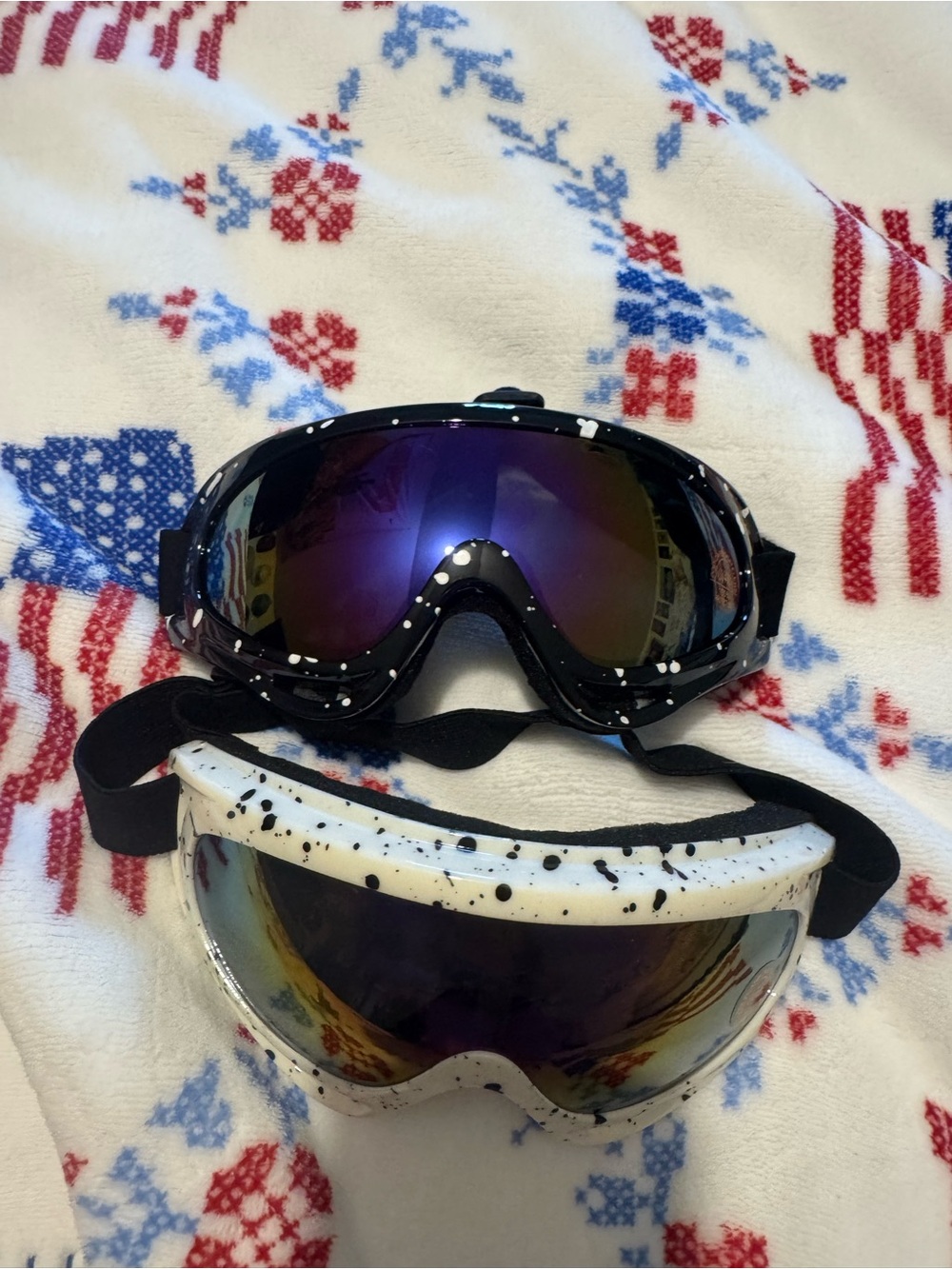Black & White Ski/Snowboard Goggles with Mirrored Lenses